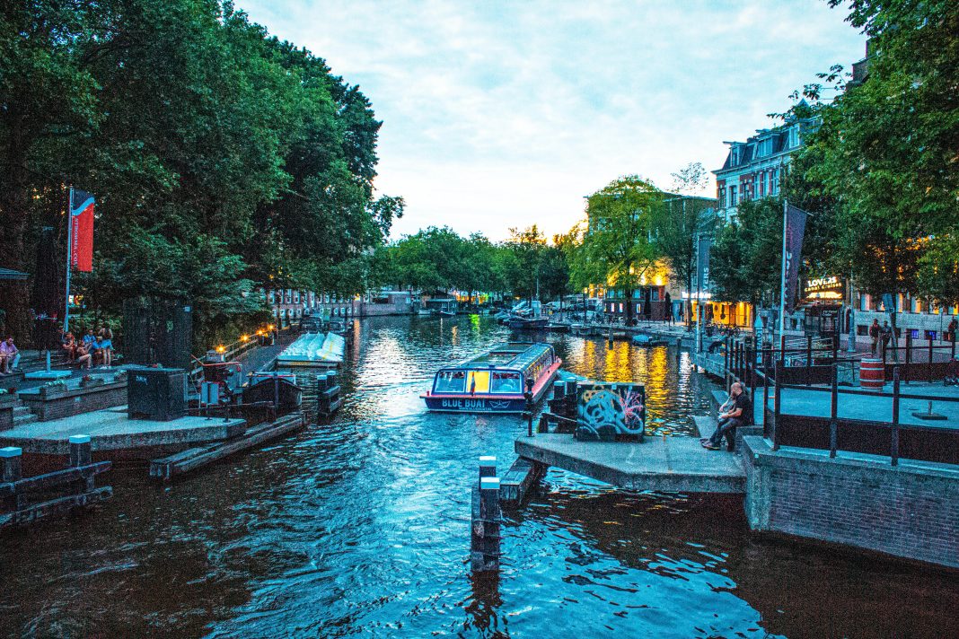 Amsterdam canal - CityChangers.org
